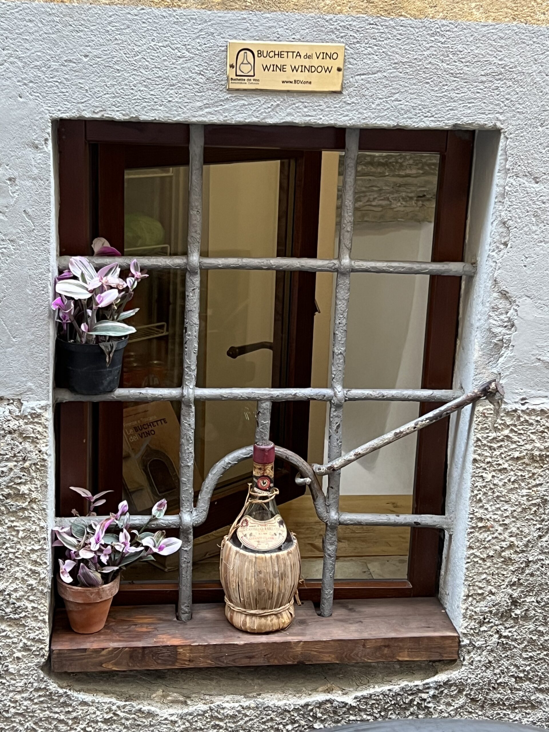 A buchetta del vino, a wine window in Florence